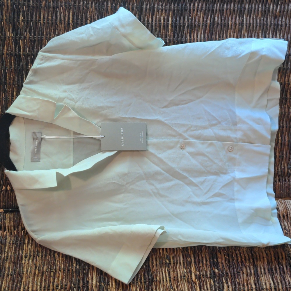 EVERLANE The Silk Notch Square Shirt
